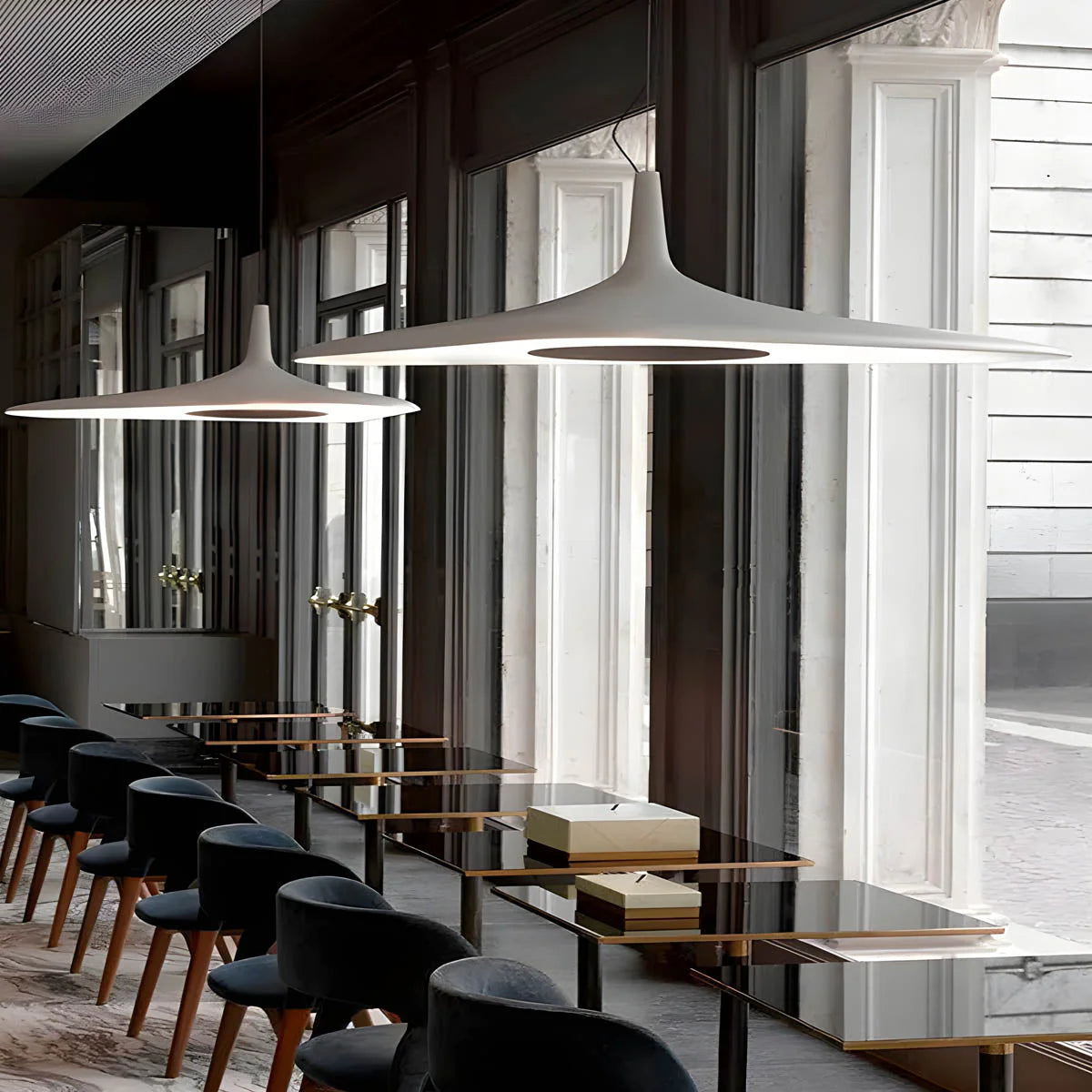 Nowoczesna Lampa Wisząca LED – Futurystyczny Design w Stylu Minimalistycznym