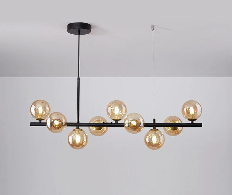 Nowoczesna lampa wisząca z kulistymi kloszami
