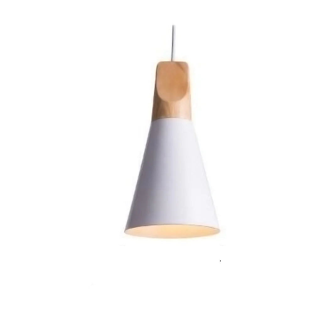 Skandynawskie lampy wiszące – kolorowe stożki z drewna i metalu