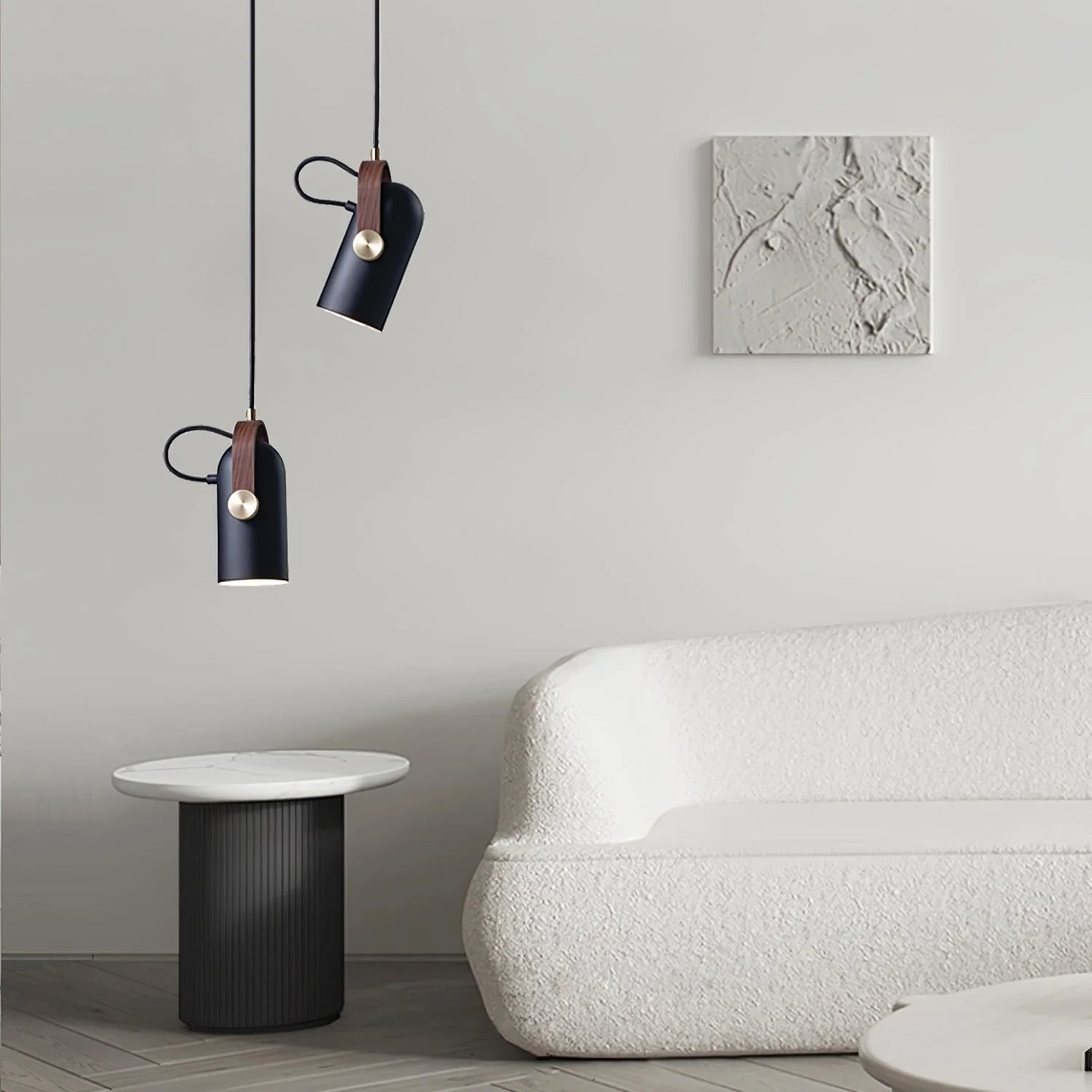 Nowoczesna lampa wisząca z drewnianym akcentem i metalowym kloszem – styl loftowy