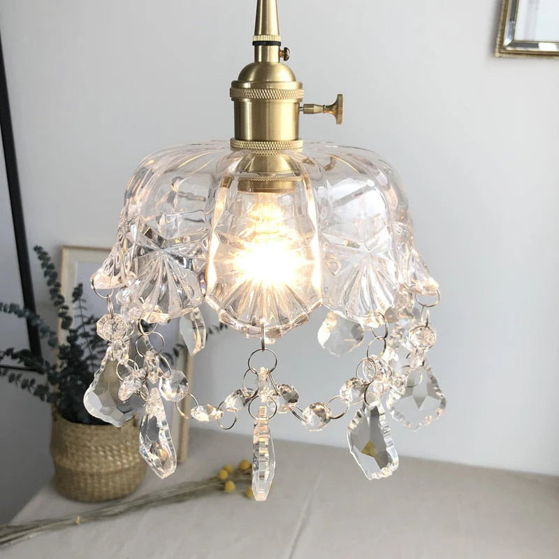 Lampa wisząca szklana retro kryształowa z mosiężnym wykończeniem