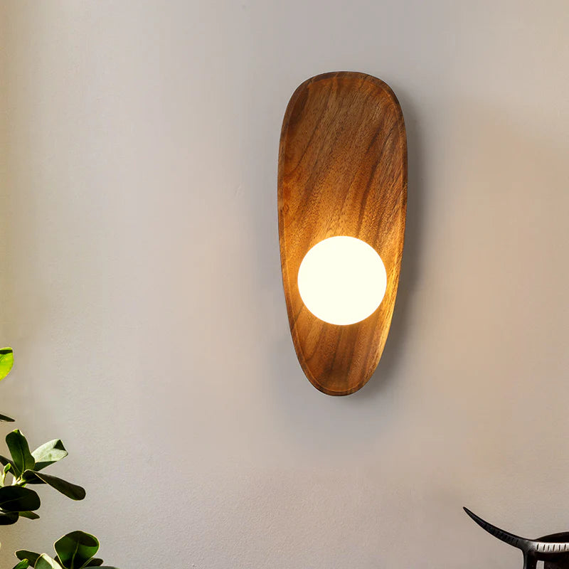 Drewniana Lampa Ścienna z Okrągłym Kloszem