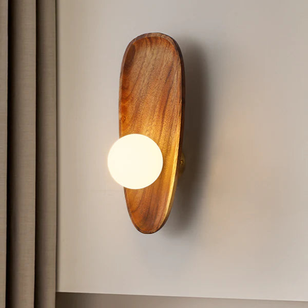 Drewniana Lampa Ścienna z Okrągłym Kloszem