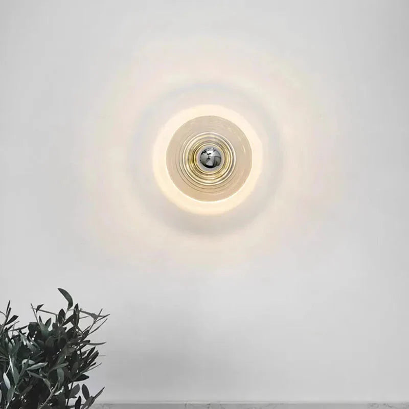 Nowoczesna Lampa Ścienna ze Szklanym Kloszem