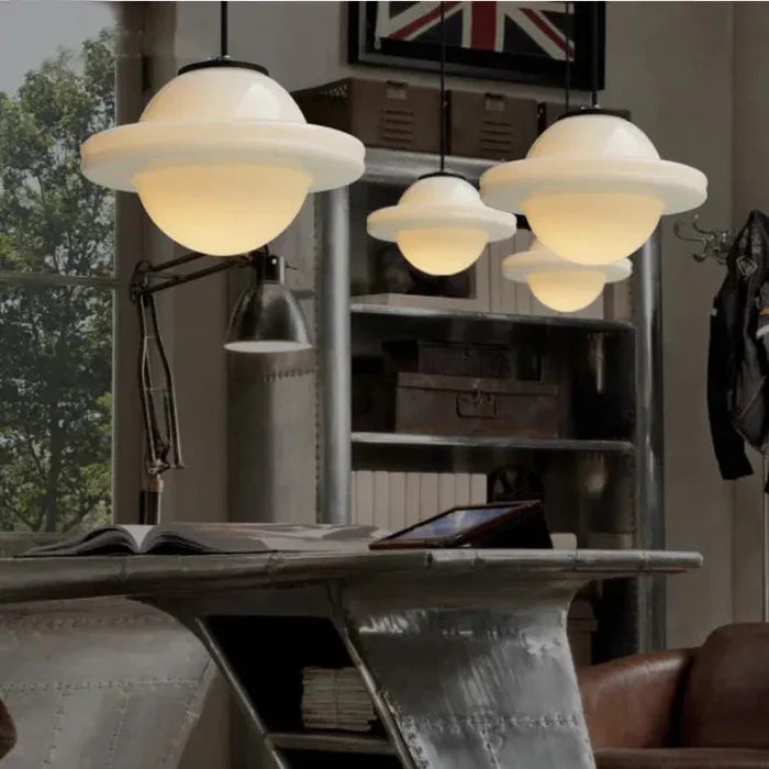 Geometryczna Lampa Wisząca z Białego Mlecznego Szkła – Styl Vintage