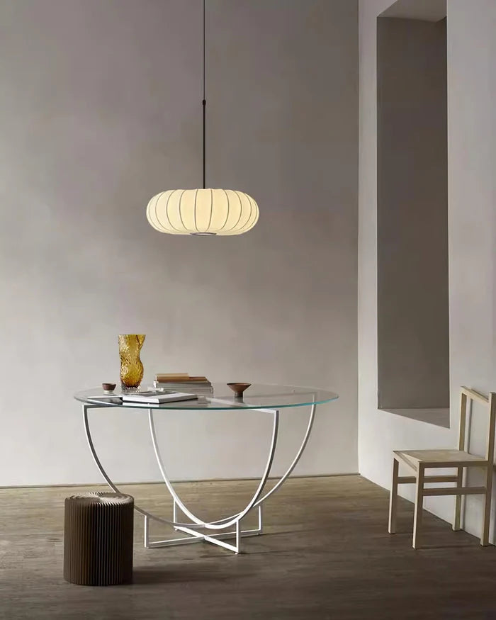 Lampa sufitowa z jedwabnym kloszem styl japoński wabi-sabi – owalny klosz z delikatnym żebrowaniem