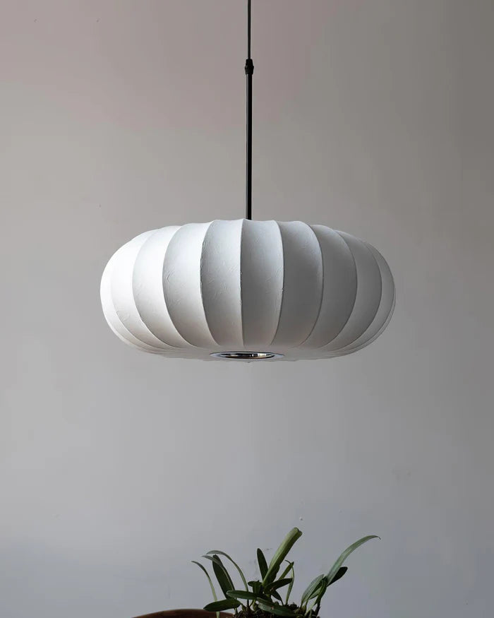 Lampa sufitowa z jedwabnym kloszem styl japoński wabi-sabi – owalny klosz z delikatnym żebrowaniem