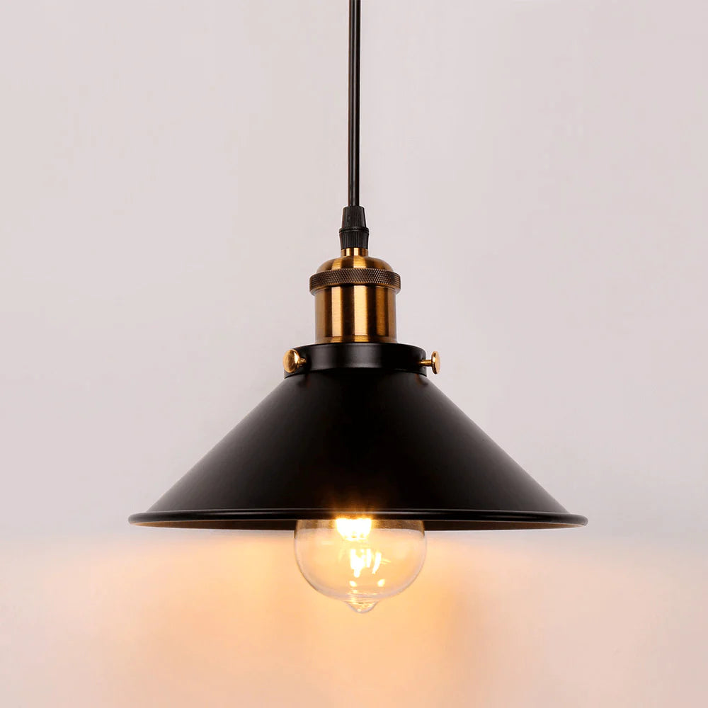 Industrialna Lampa Wisząca z Metalowym Kloszem