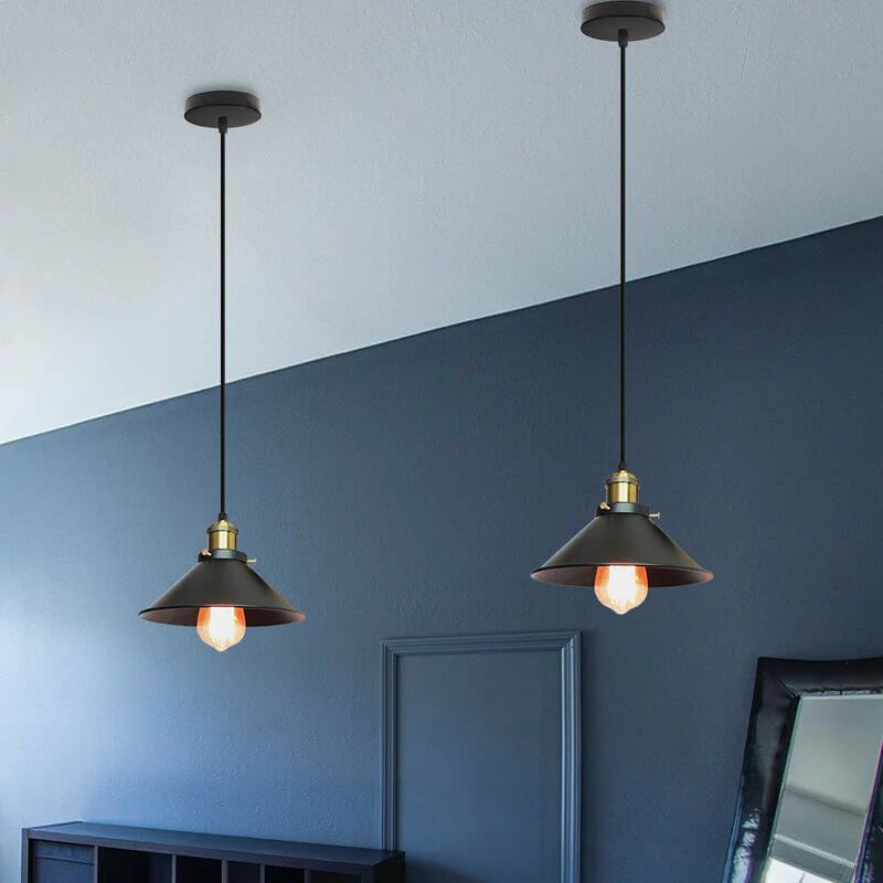 Industrialna Lampa Wisząca z Metalowym Kloszem