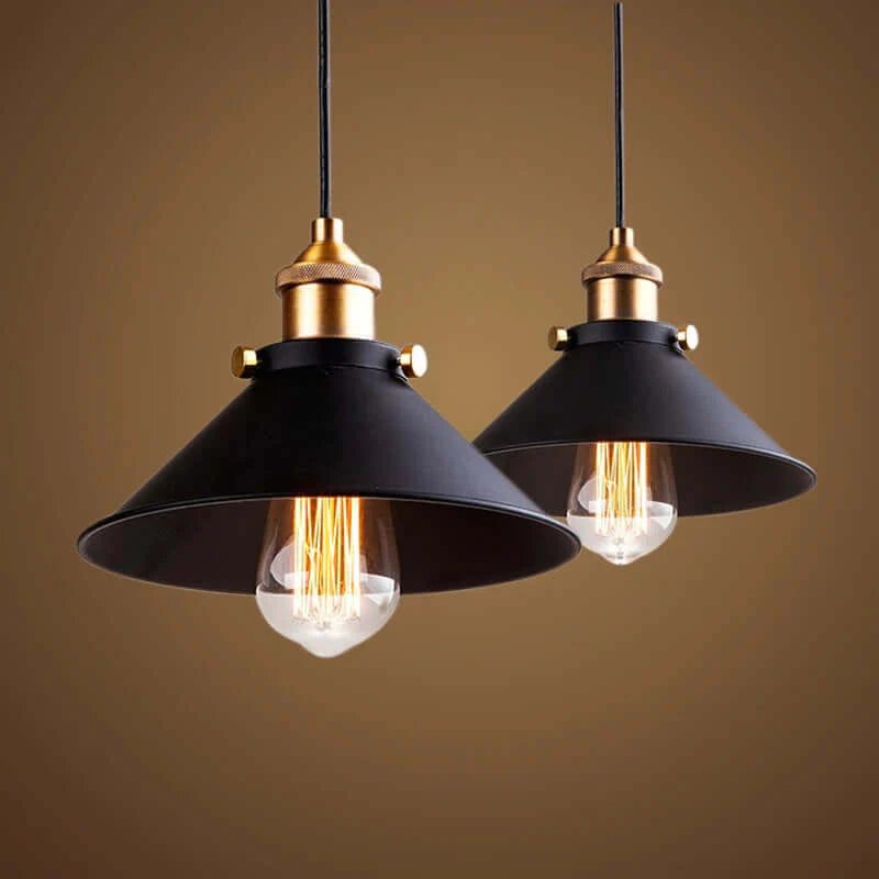 Industrialna Lampa Wisząca z Metalowym Kloszem
