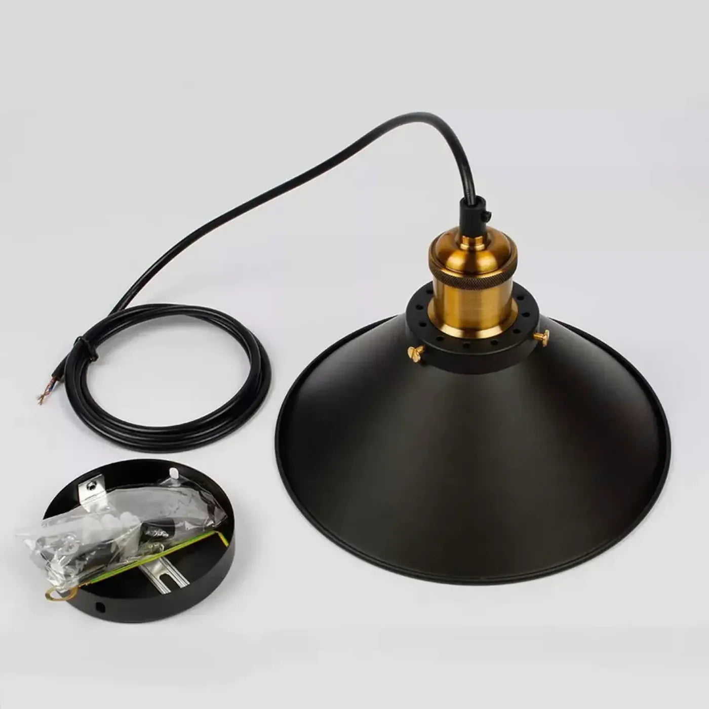 Industrialna Lampa Wisząca z Metalowym Kloszem
