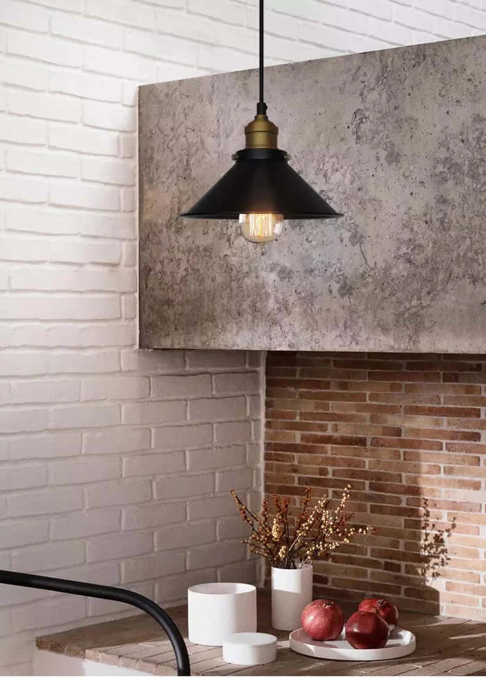 Industrialna Lampa Wisząca z Metalowym Kloszem