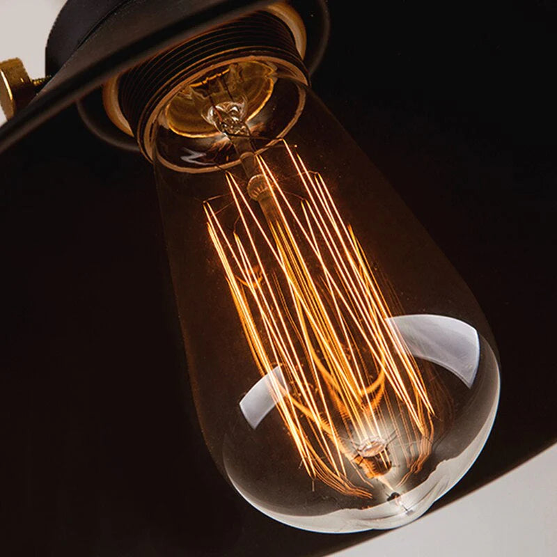 Industrialna Lampa Wisząca z Metalowym Kloszem