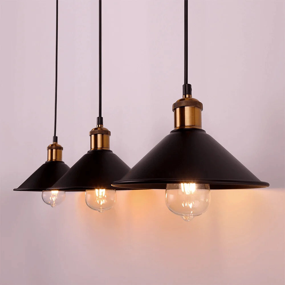 Industrialna Lampa Wisząca z Metalowym Kloszem