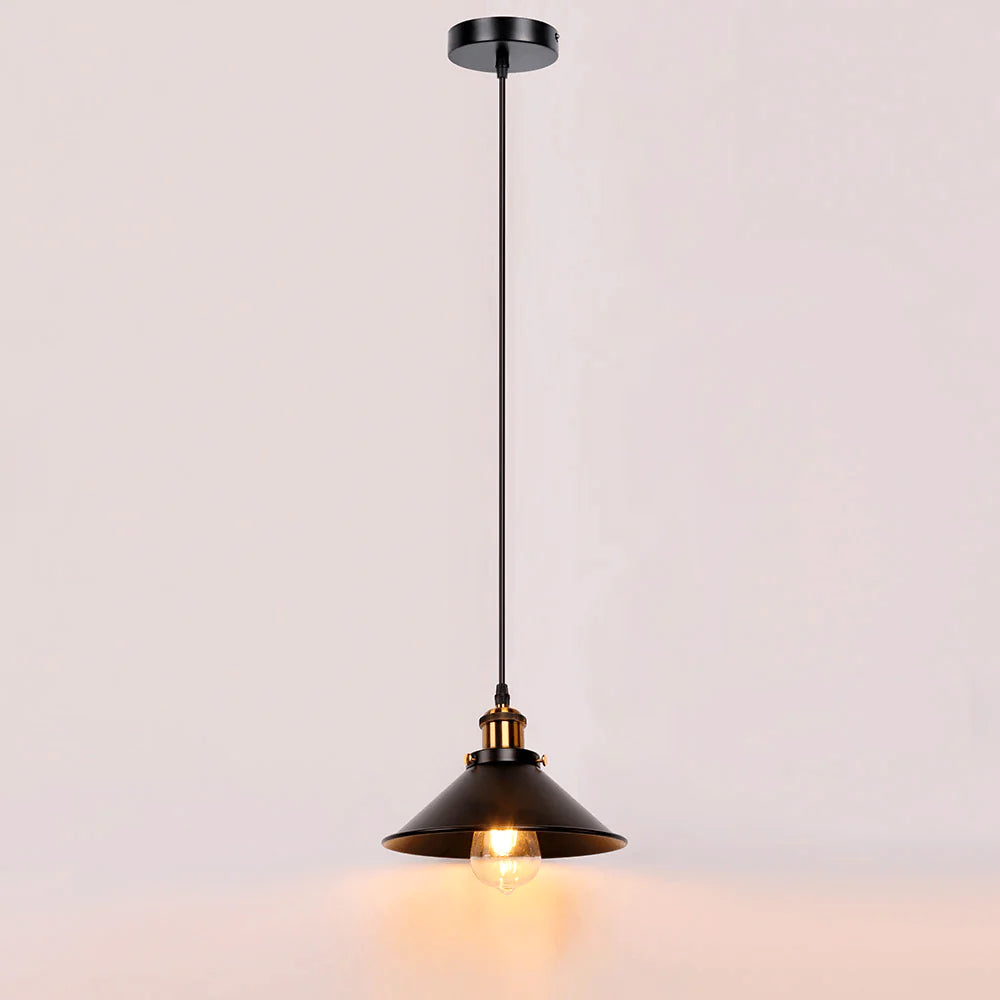 Industrialna Lampa Wisząca z Metalowym Kloszem