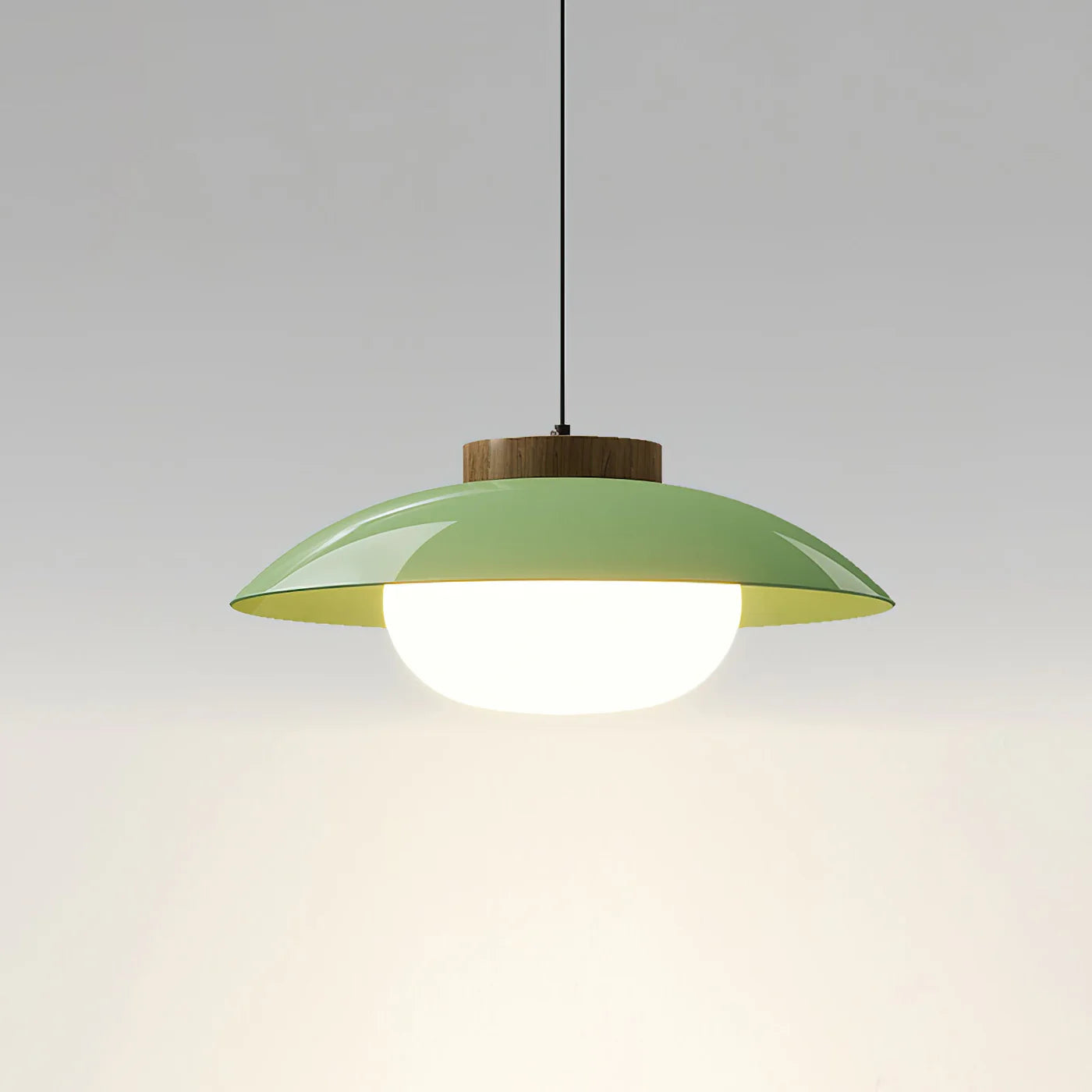 Nowoczesna Szklana Lampa Wisząca – Minimalistyczny Design z Drewnianym Akcentem