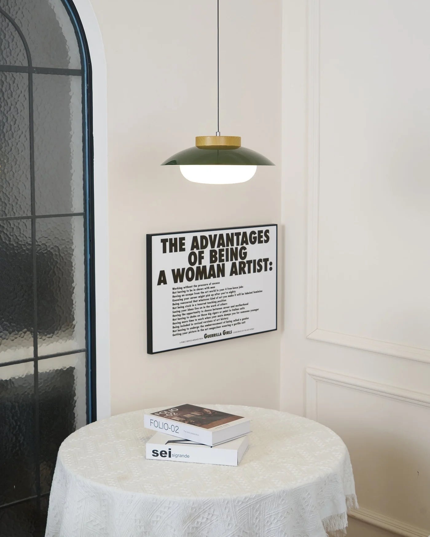 Nowoczesna Szklana Lampa Wisząca – Minimalistyczny Design z Drewnianym Akcentem