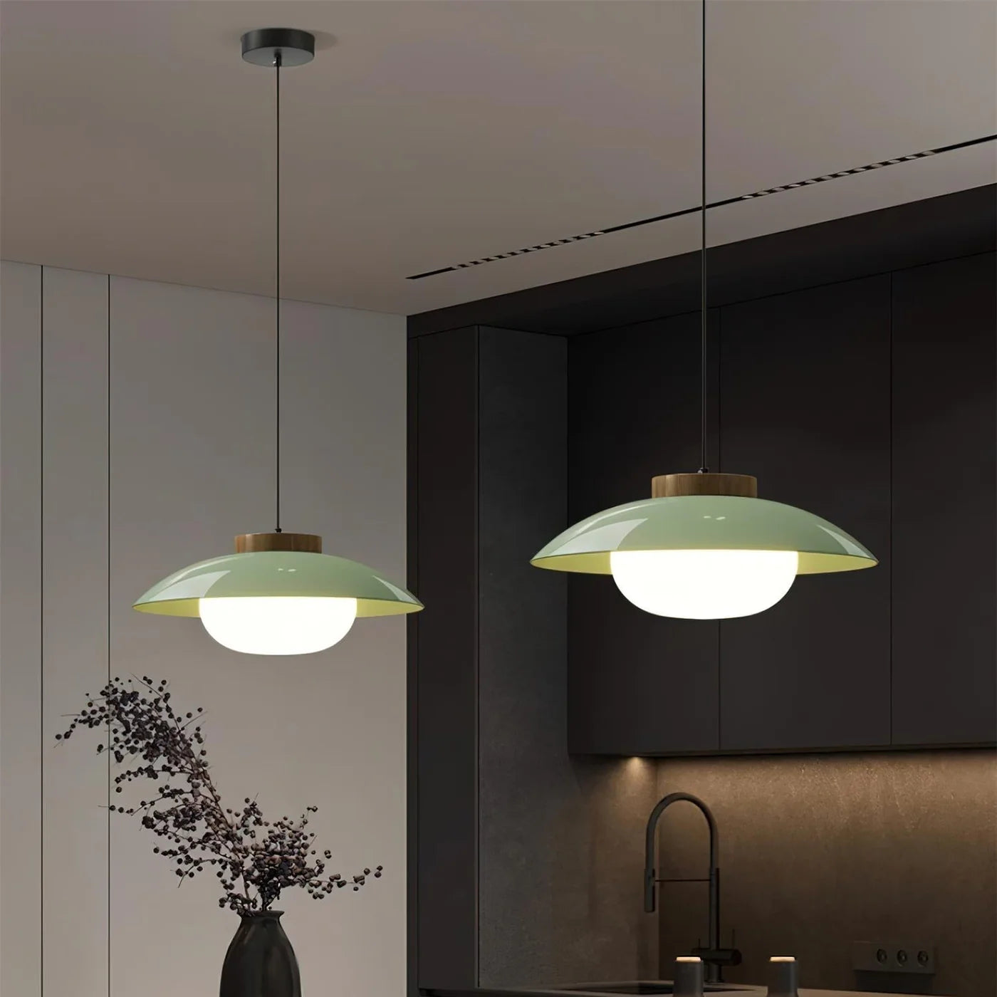 Nowoczesna Szklana Lampa Wisząca – Minimalistyczny Design z Drewnianym Akcentem