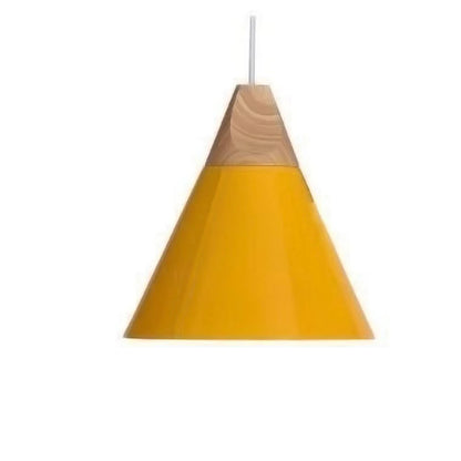 Skandynawskie lampy wiszące – kolorowe stożki z drewna i metalu