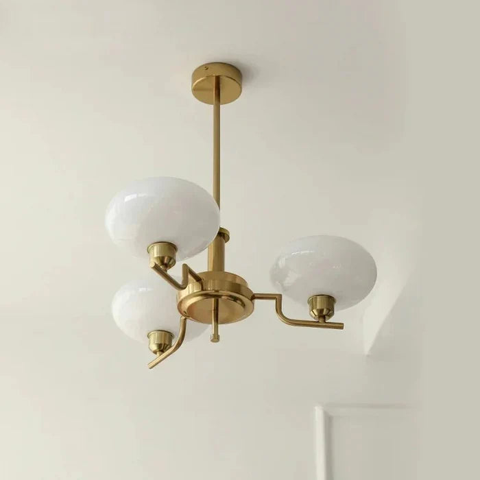 Nowoczesny Żyrandol z Kloszami z Opalowego Szkła – Elegancka Lampa Sufitowa