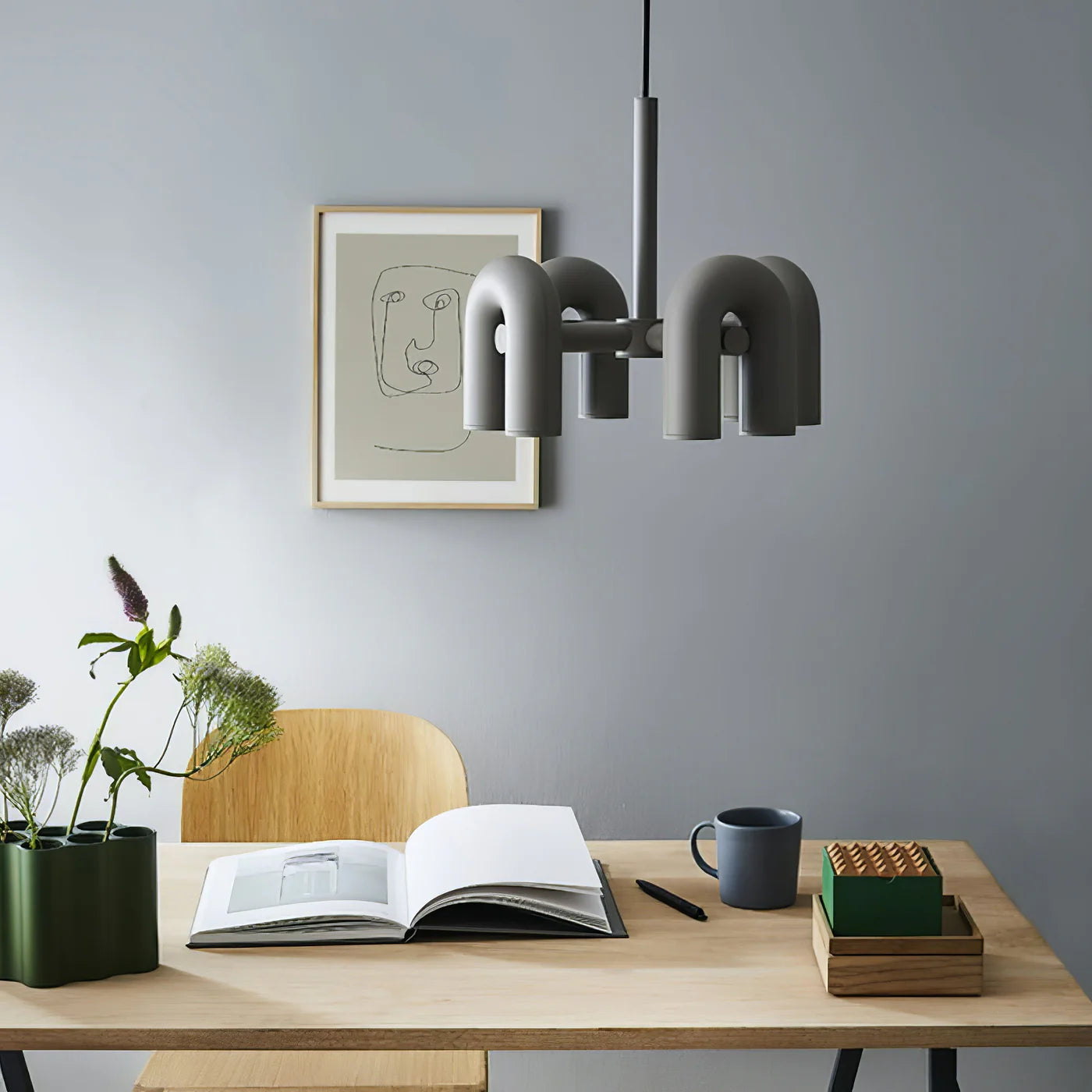 Designerska Lampa Wisząca o Rzeźbiarskiej Formie – Nowoczesne Oświetlenie