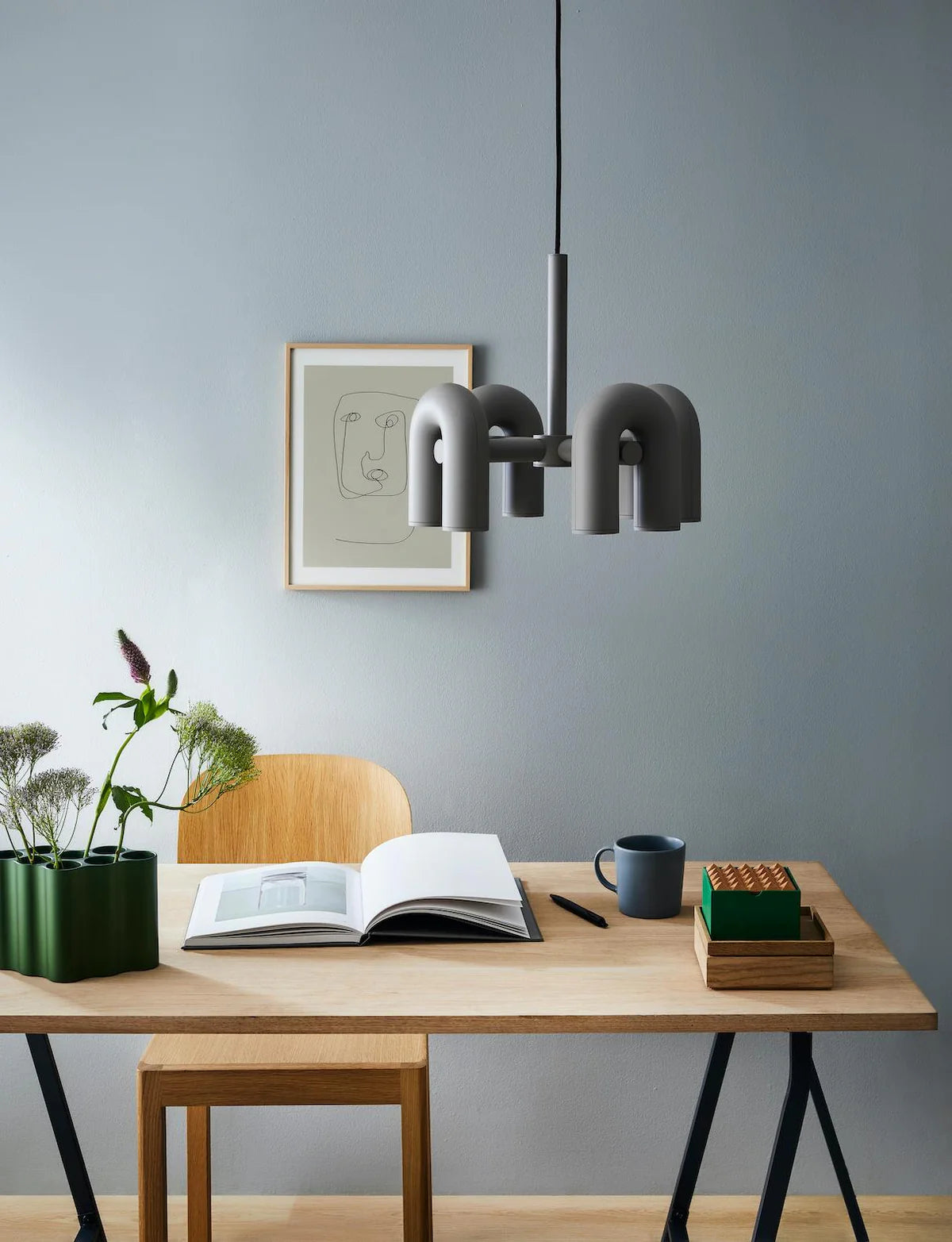 Designerska Lampa Wisząca o Rzeźbiarskiej Formie – Nowoczesne Oświetlenie