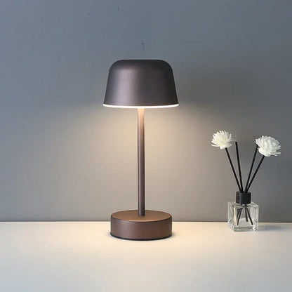Kolorowa lampka stołowa LED – nowoczesny design, ładowanie USB, idealna na biurko
