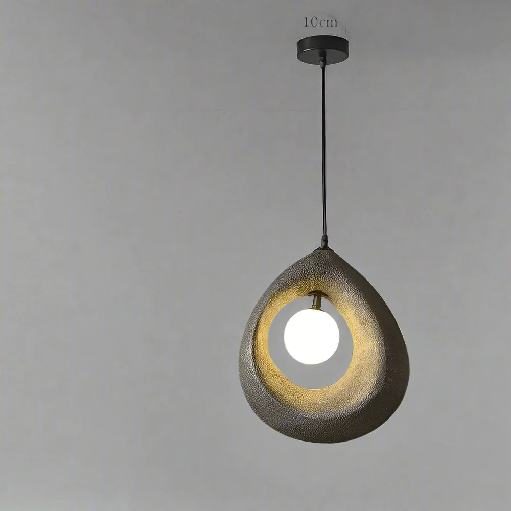 Designerska Lampa Wisząca z Abstrakcyjnym Kloszem – Nowoczesna Rzeźbiarska Forma