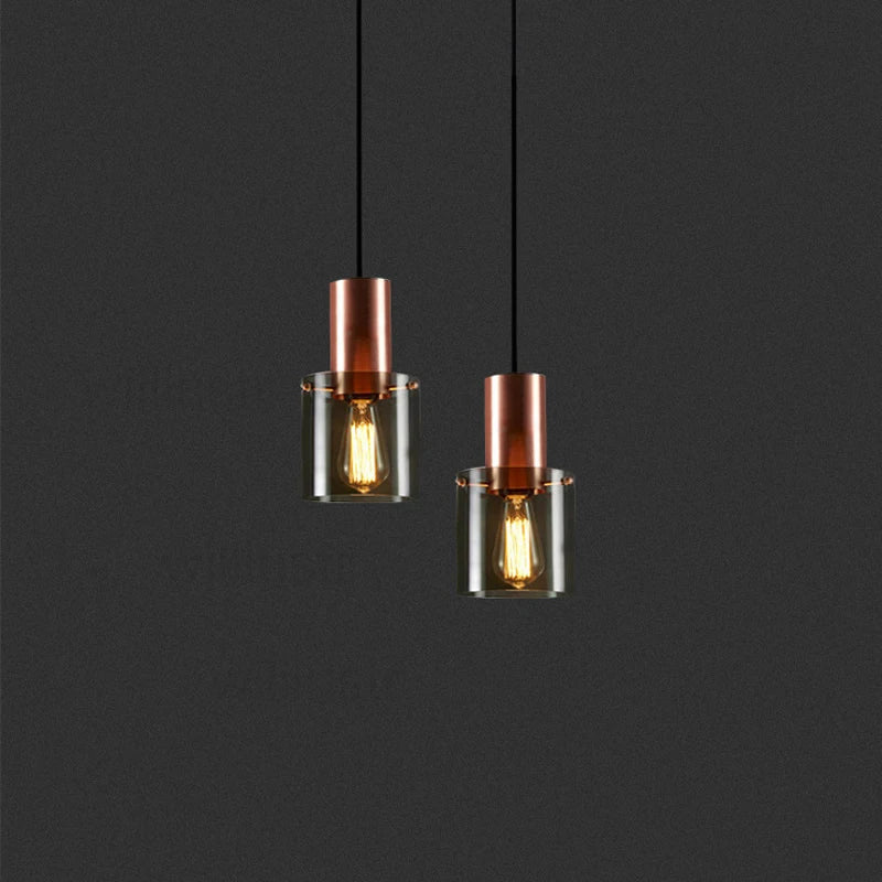 Nowoczesna Lampa Wisząca z Szklanym Kloszem i Metalowym Akcentem – Industrialna Elegancja