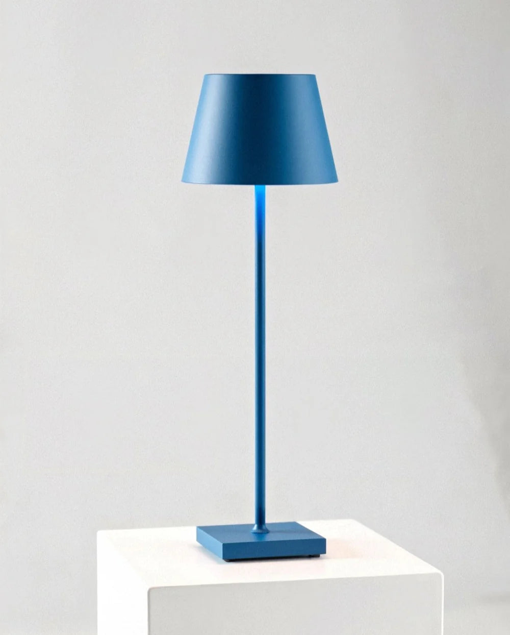 Nowoczesna lampa stołowa LED z dotykowym włącznikiem