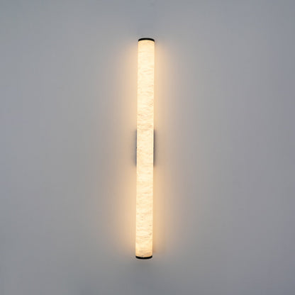 Nowoczesny kinkiet LED z alabastrowym kloszem – elegancka lampa ścienna do sypialni i salonu