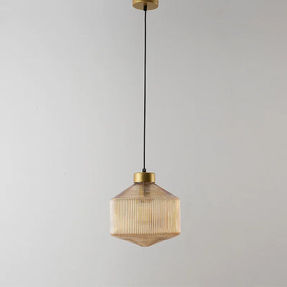 Elegancka szklana lampa wisząca z ryflowanym kloszem