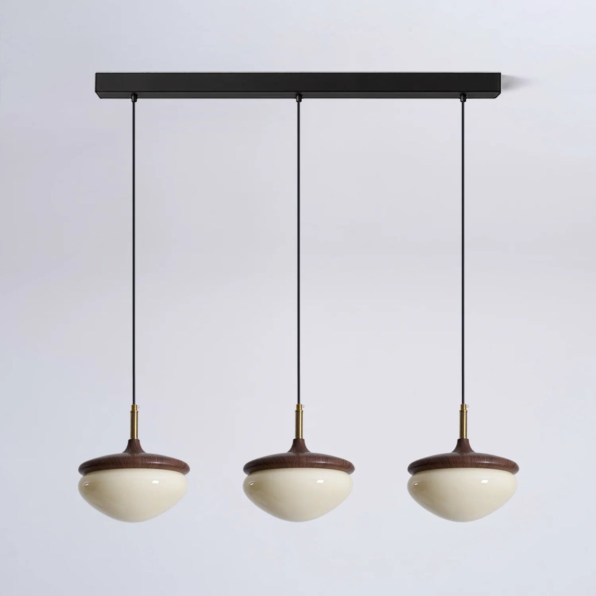 Lampa wisząca w kształcie żołędzia z orzecha włoskiego i mosiądzu z kloszem z mlecznego szkła 9