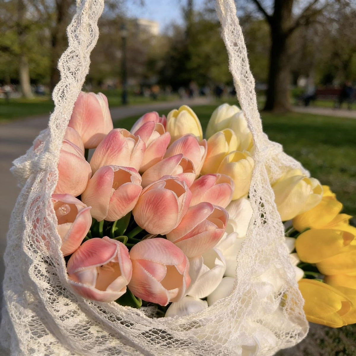Lampka nocna na baterie z bukietem tulipanów – miękkie światło w kompaktowym wydaniu 9