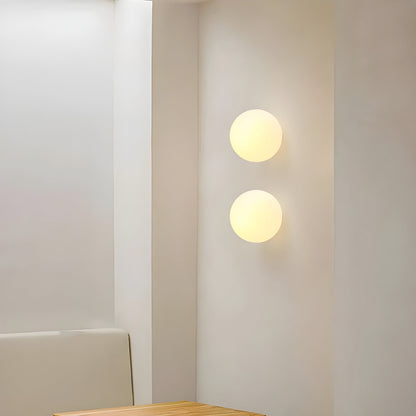 Nowoczesna lampa ścienna ze szkła matowego 1