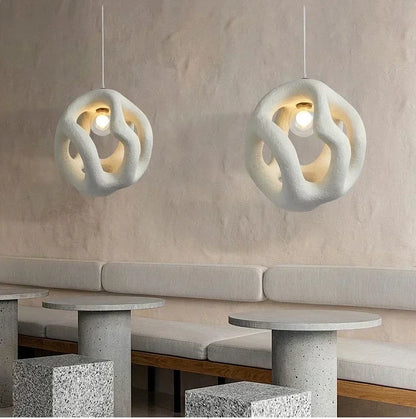 Artystyczna Lampa Wisząca z Rzeźbiarskim Kloszem