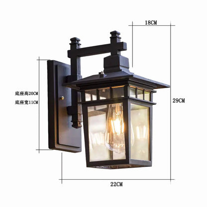 Kinkiet ogrodowy w stylu latarni – klasyczne oświetlenie elewacyjne