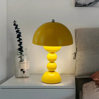 Nowoczesna lampa stołowa LED z kulistą podstawą – designerska lampka nocna w stylu retro-modern