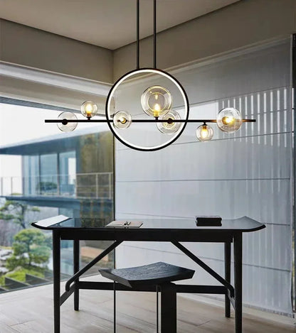 Nowoczesna lampa sufitowa z kulistymi kloszami i geometrycznym pierścieniem led