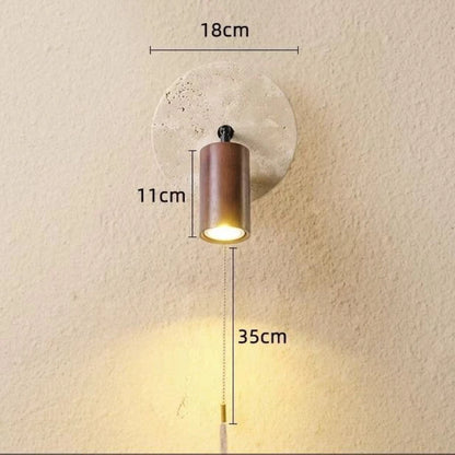 Nowoczesny kinkiet ścienny z regulowanym reflektorem – kamień i drewno