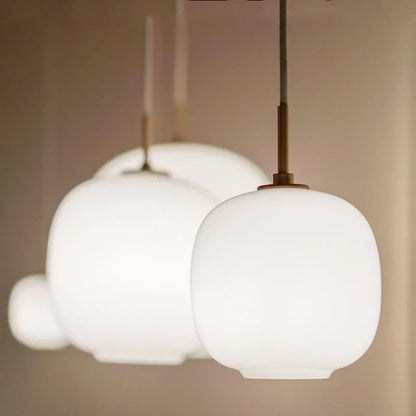 Szklana lampa wisząca LED – minimalistyczny klosz w stylu skandynawskim