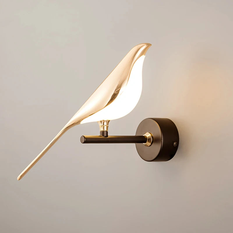 Lampa ścienna inspirowana ptakiem z nowoczesnym designem