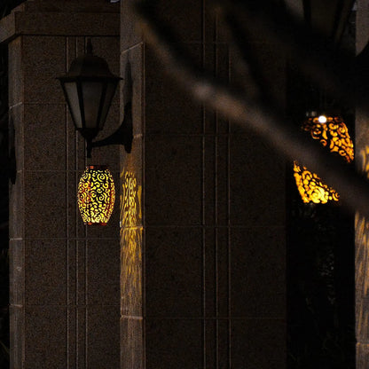 Solarny lampion ogrodowy LED – dekoracyjna latarnia z efektem wzoru cieni, do użytku zewnętrznego