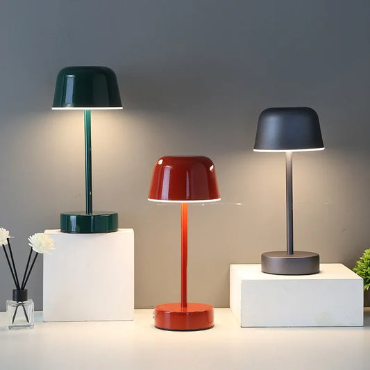 Kolorowa lampka stołowa LED – nowoczesny design, ładowanie USB, idealna na biurko