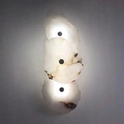 Nowoczesny kinkiet ścienny LED – dekoracyjna lampa w stylu organicznym