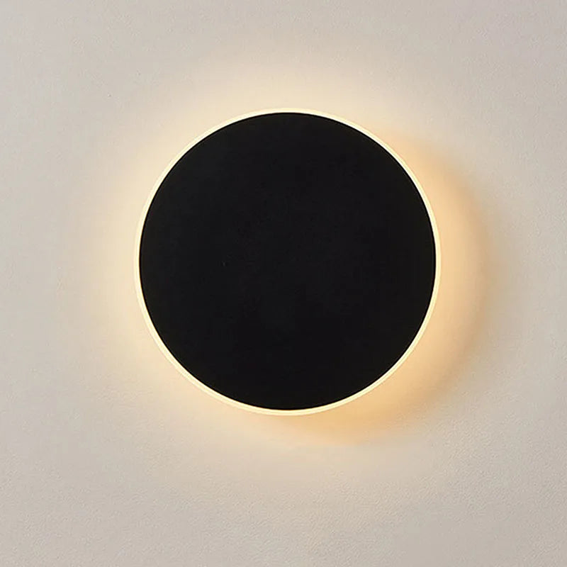 Nowoczesny okrągły kinkiet LED – minimalistyczne oświetlenie elewacyjne