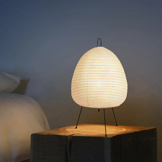 Nowoczesna lampa stołowa LED z kloszem z papieru ryżowego – artystyczna dekoracja na trójnogu