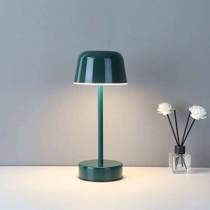 Kolorowa lampka stołowa LED – nowoczesny design, ładowanie USB, idealna na biurko