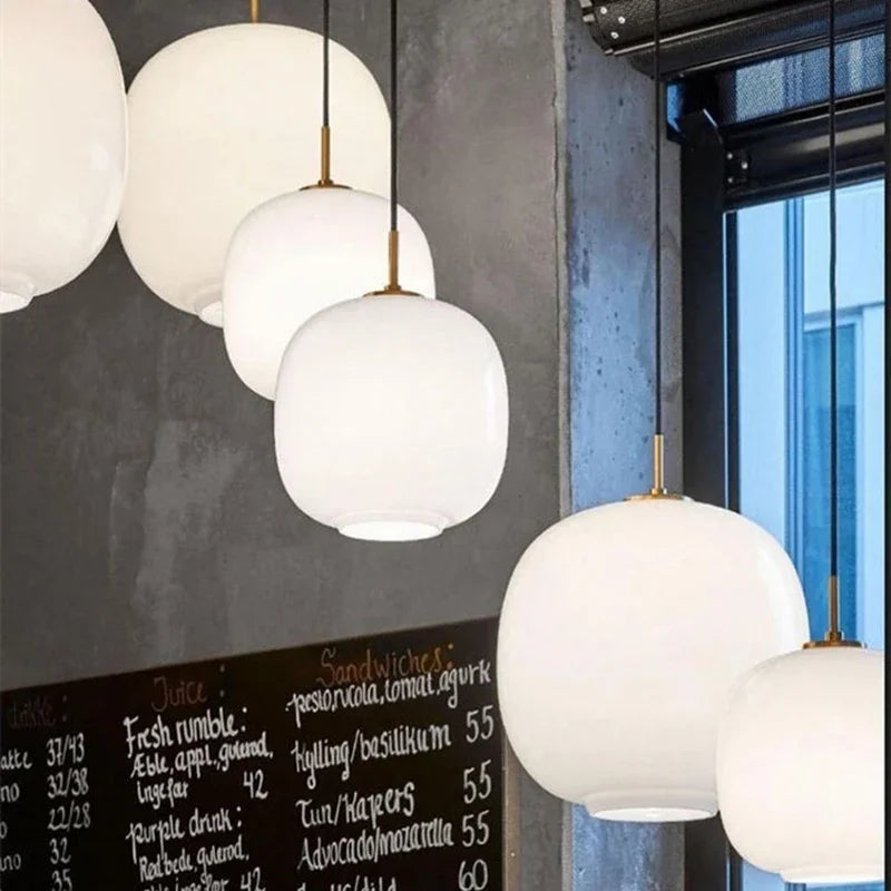 Szklana lampa wisząca LED – minimalistyczny klosz w stylu skandynawskim