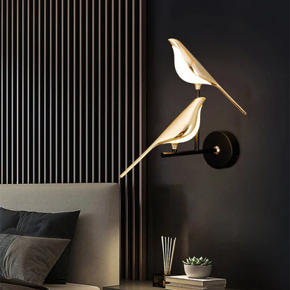 Lampa ścienna inspirowana ptakiem z nowoczesnym designem